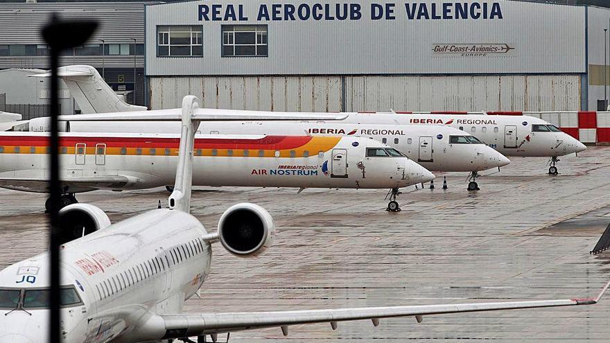 Aviones de Air Nostrum, en el aeropuerto de València.