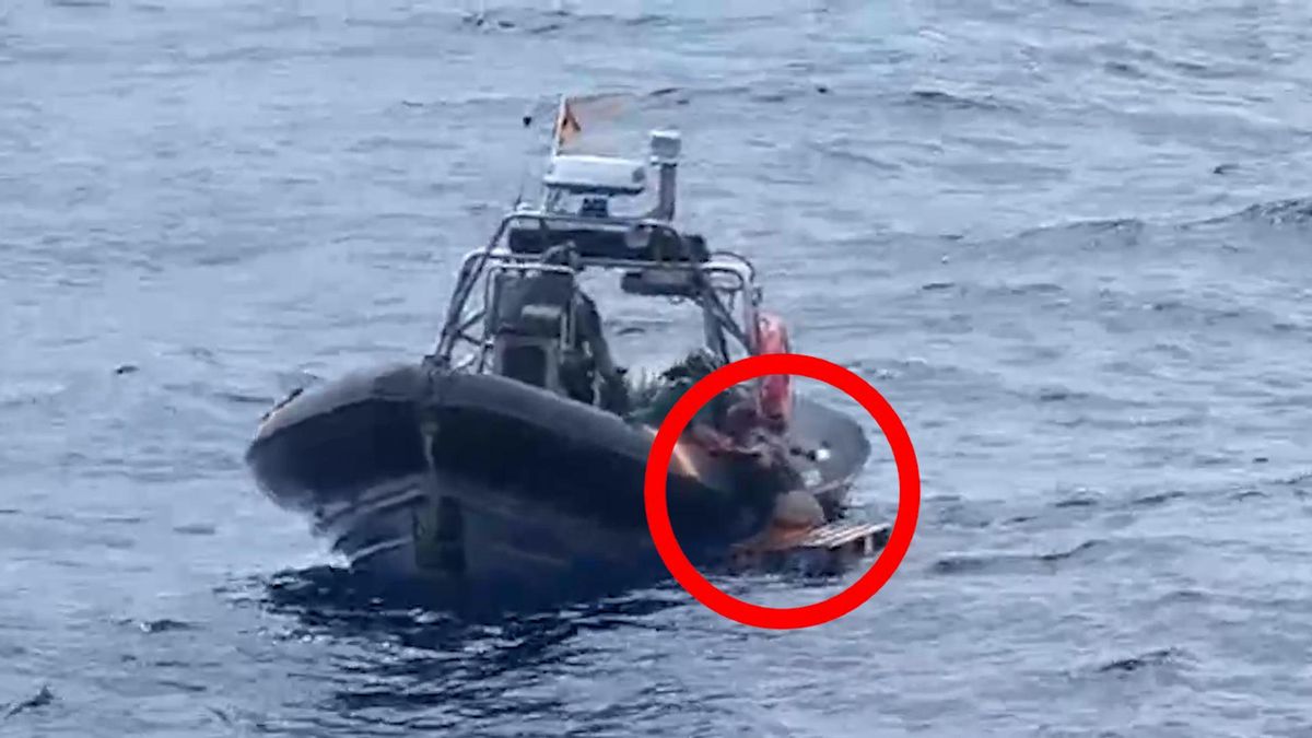 Rescatan a un hombre que trataba cruzar de Tenerife a Gran Canaria con un palet de madera
