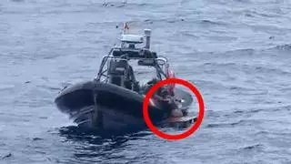 Rescatan a un hombre que trataba cruzar de Tenerife a Gran Canaria con un palet de madera