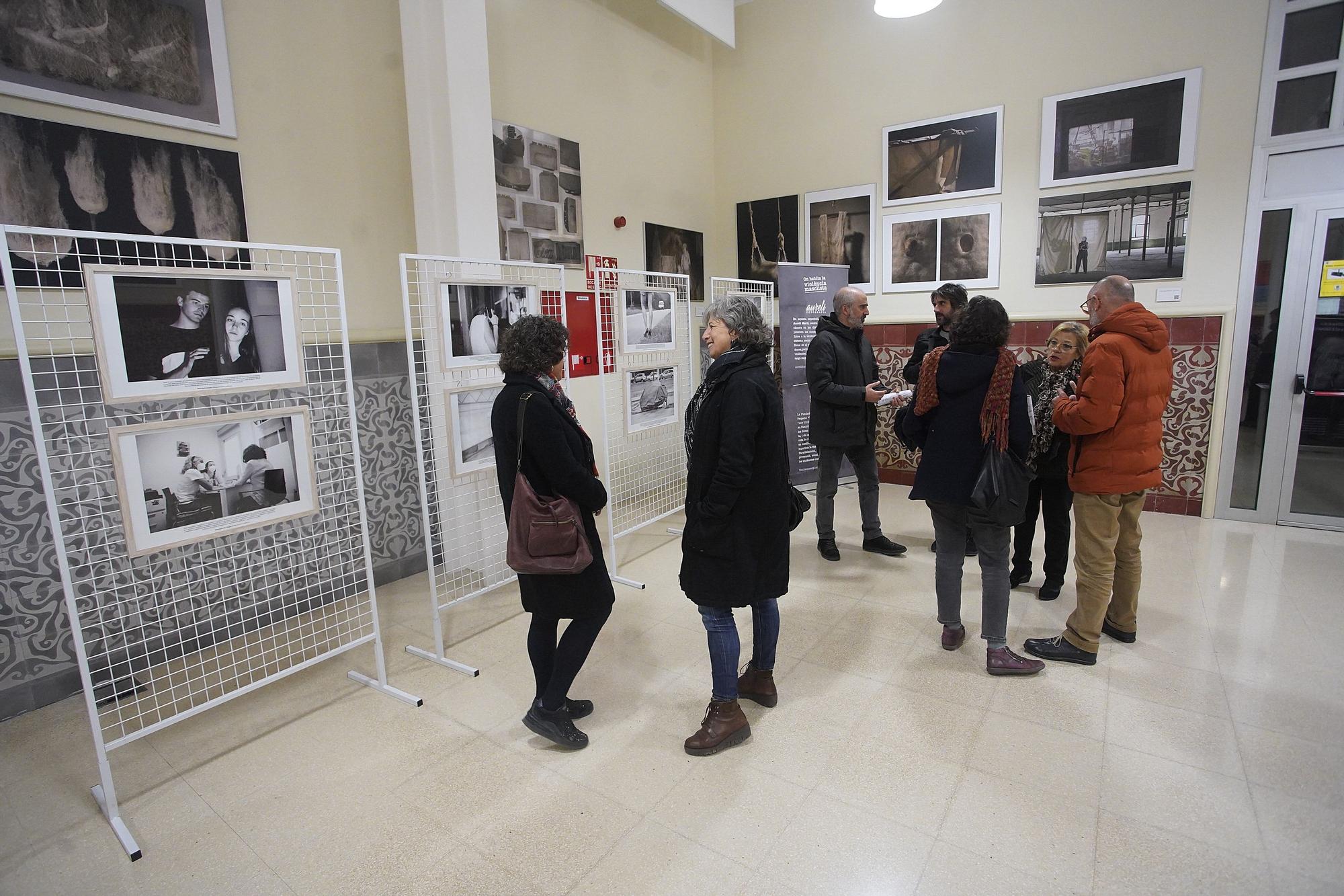 Salt inaugura una exposició contra la violència masclista