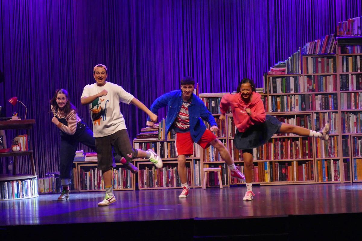 EN IMATGES | El musical 'El Fil Invisible' inicia la seva gira per Catalunya omplint el Teatre El Jardí de Figueres