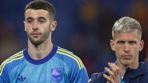 Joan Garcia i Dani Olmo, en l’últim partit d’Espanya a Cornellà. | JORDI COTRINA