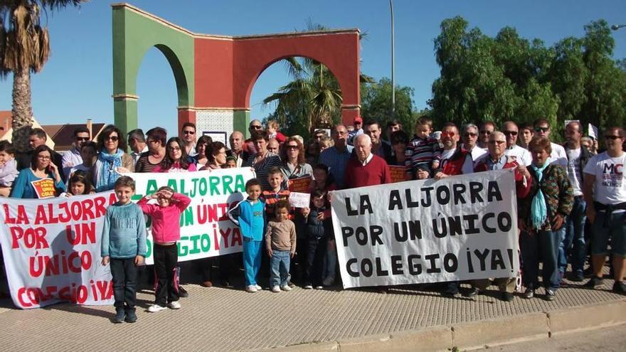 Los padres de La Aljorra vuelven a reclamar un colegio único