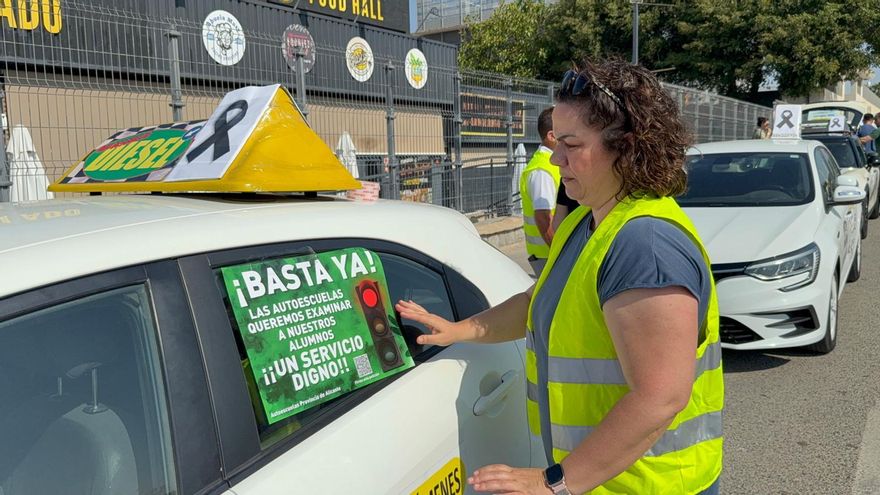 &quot;¡Basta ya!&quot;: Autoescuelas de Elche se plantan por el atasco de dos meses para examinarse del coche