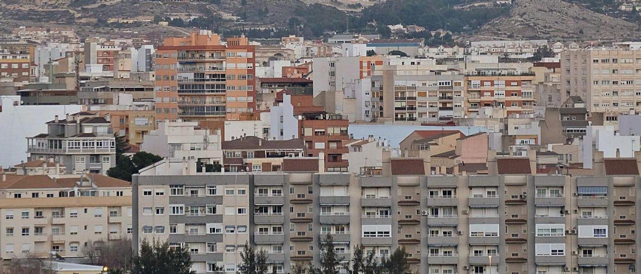 El casco urbano de Elda, con la sierra del Cid al fondo. |  ÁXEL ÁLVAREZ