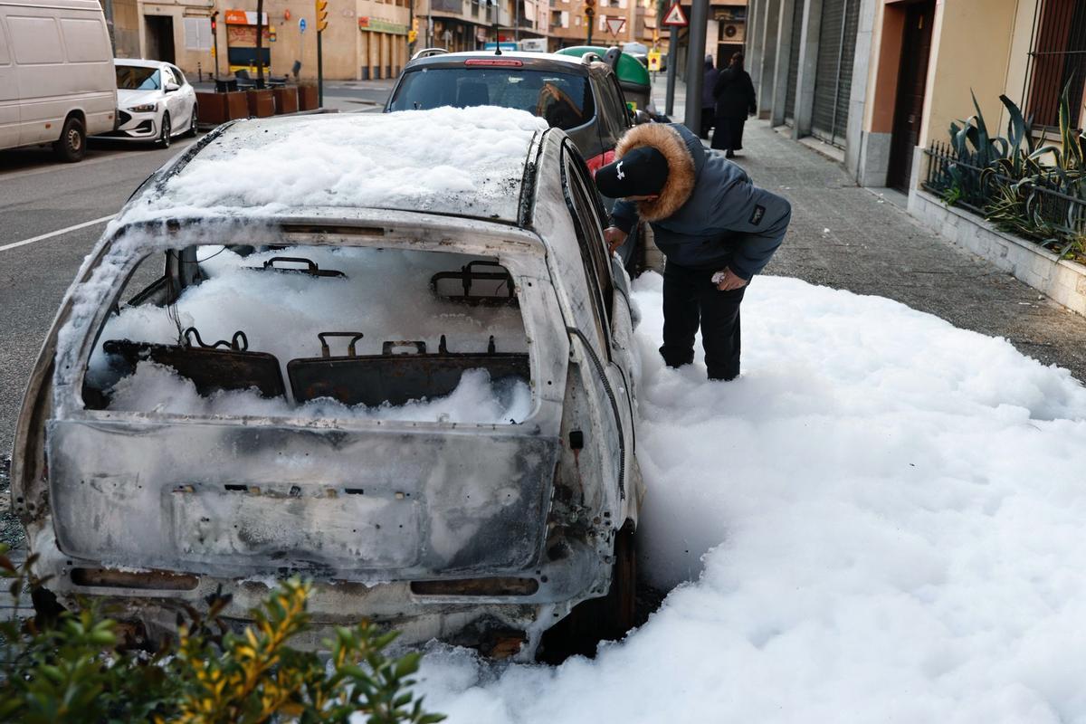 Les imatges del cotxe cremat a Santa Eugènia aquesta matinada
