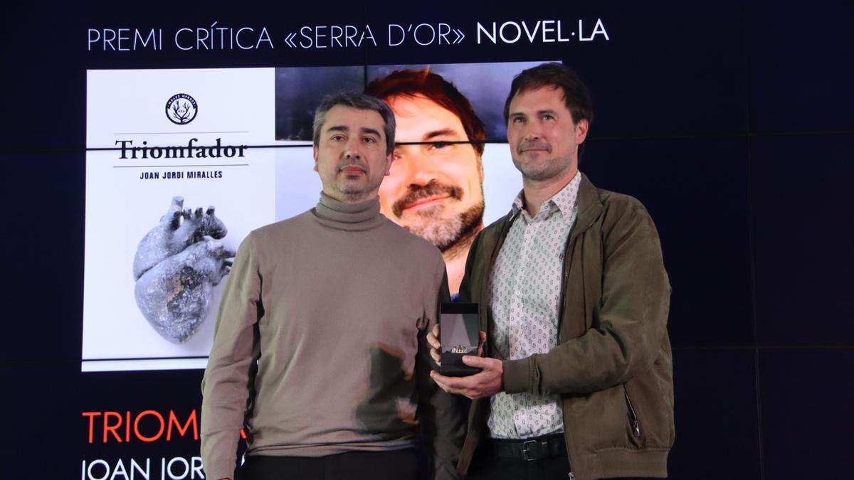 Joan Jordi Miralles rep el Premi Crítica Serra d'Or de Novel·la per 'Triomfador'