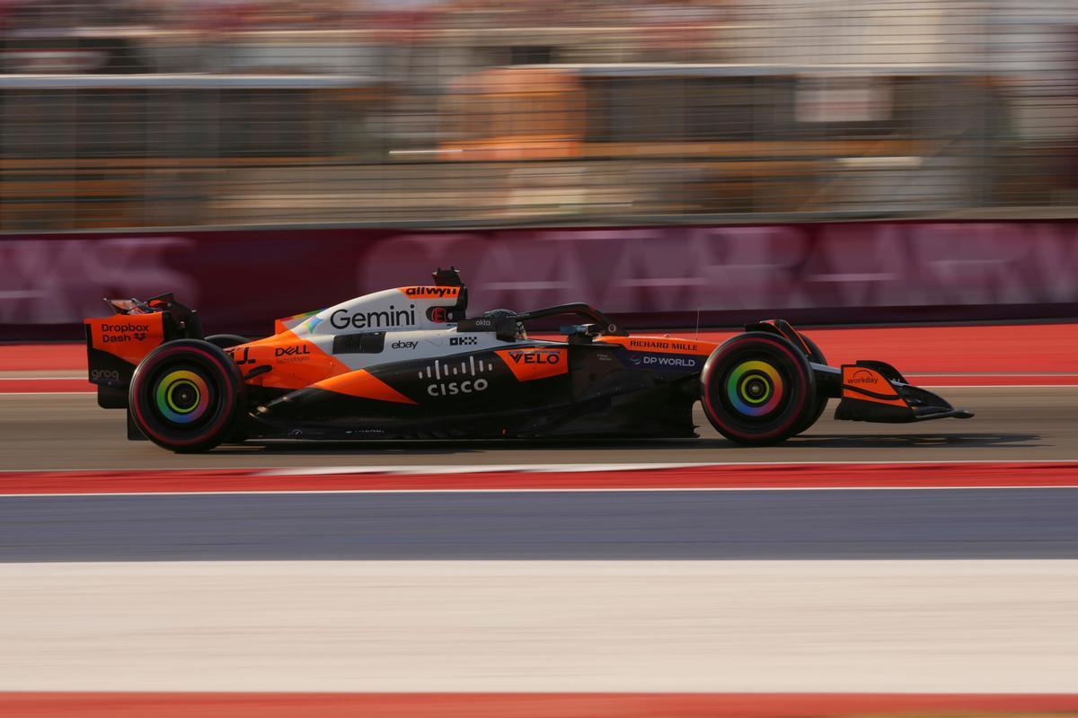 Oscar Piastri, con su McLaren en el circuito de Austin