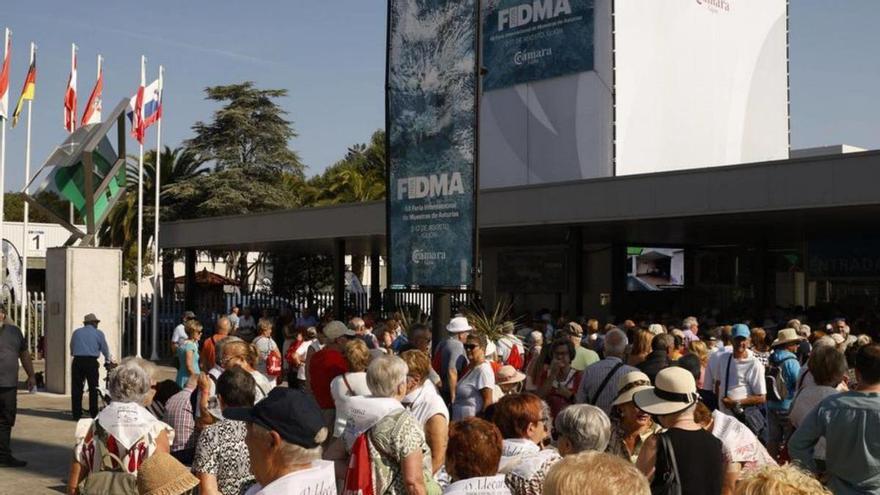 Acceso al recinto ferial Luis Adaro en una de las jornadas de la pasada edición de la Feria Internacional de Muestras de Asturias. | JUAN PLAZA