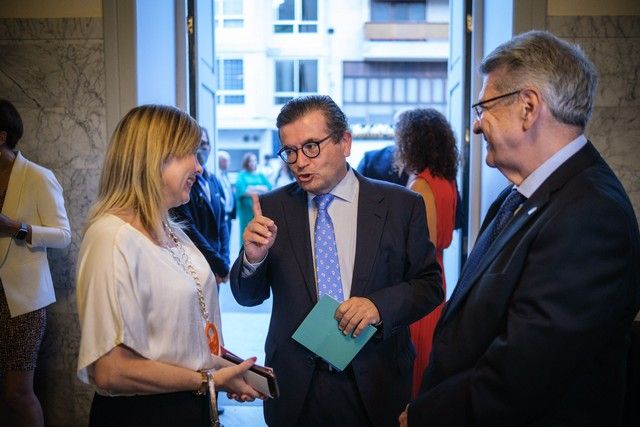 Acto institucional del Día de Canarias en el Teatro Guimerá