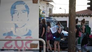 Varias personas protestan en apoyo al preso etarra Patxi Ruiz, en huelga de hambre durante la pandemia de coronavirus.