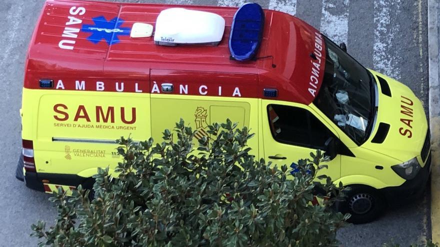 Un motorista de 59 años resulta herido tras sufrir un accidente en Llombai