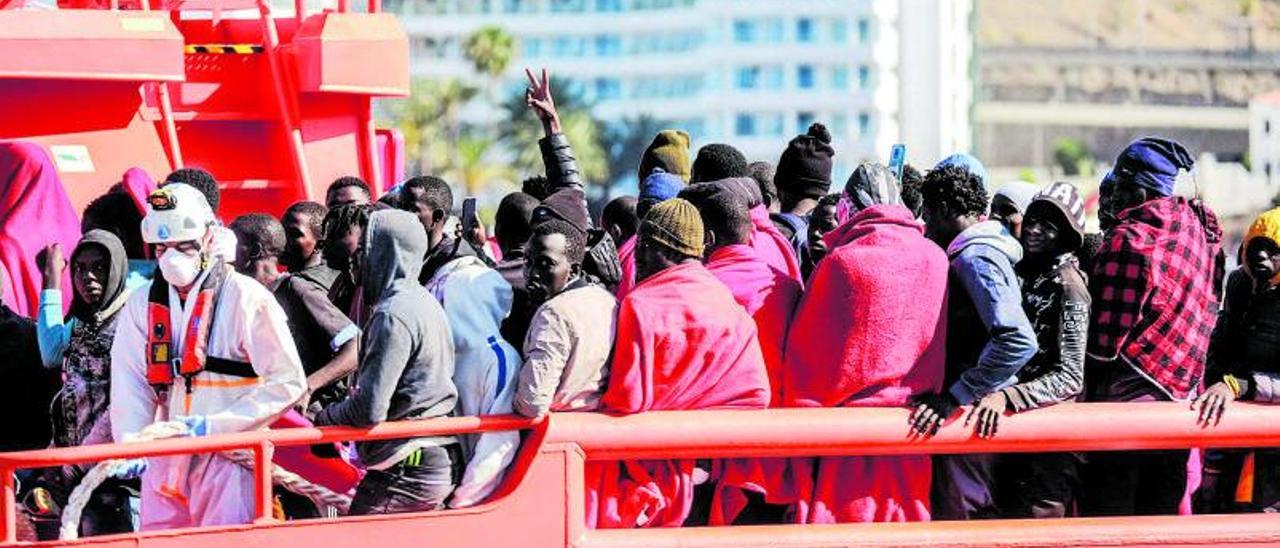 Salvamento Marítimo llevó hasta el muelle de Arguineguín a 117 migrantes rescatados de tres pateras. | | JOSÉ CARLOS GUERRA