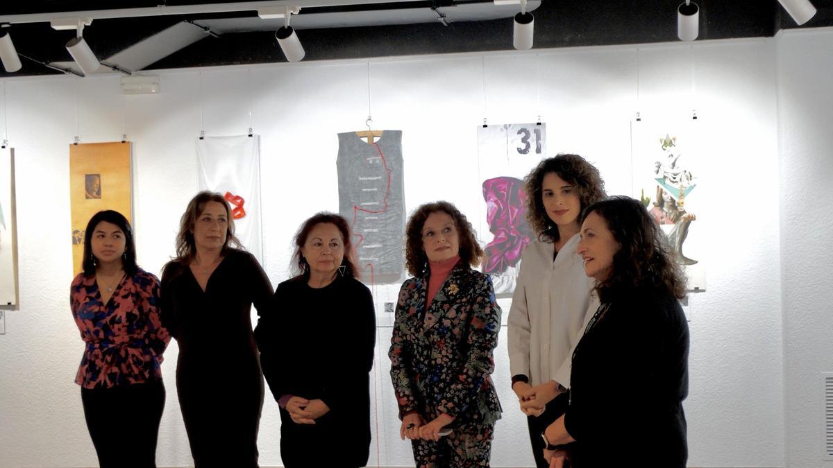 La alcaldesa de Quart de Poblet, Cristina Mora, en la exposición Mujeres encarceladas