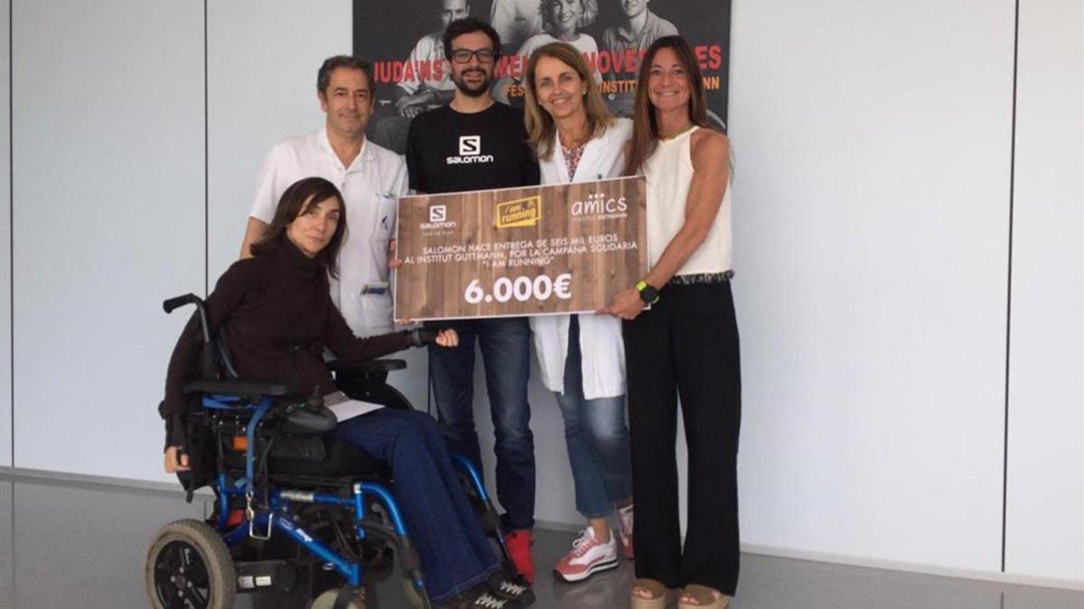 la campaña solidaria de Salomon ha recaudado 6.000 euros que este año ha donado al Institut Guttmann