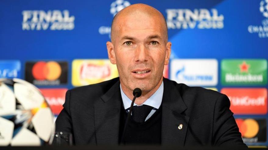 Zidane asegura que Cristiano &quot;se tiene que quedar&quot; y entiende a Bale