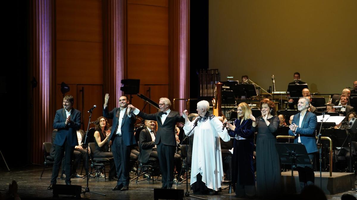 Mocedades y la Banda Sinfónica Municipal de Madrid llenan el Teatro Real en el tradicional Concierto de Reyes.