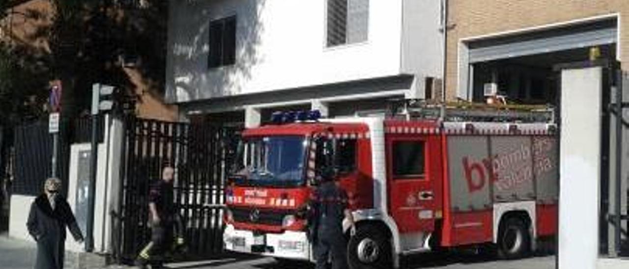 La fachada del parque de bomberos del Oeste.