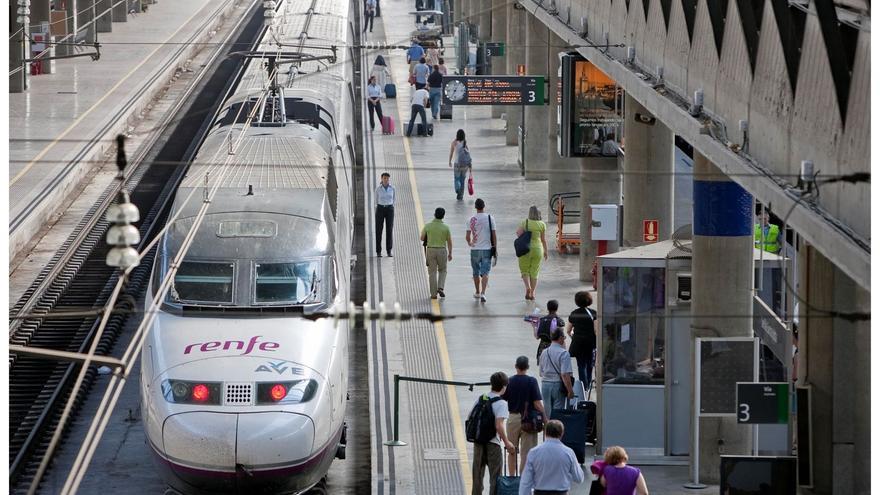 Aviso de Renfe: estos son los nuevos requisitos para devolverte el dinero del billete si el tren llega tarde