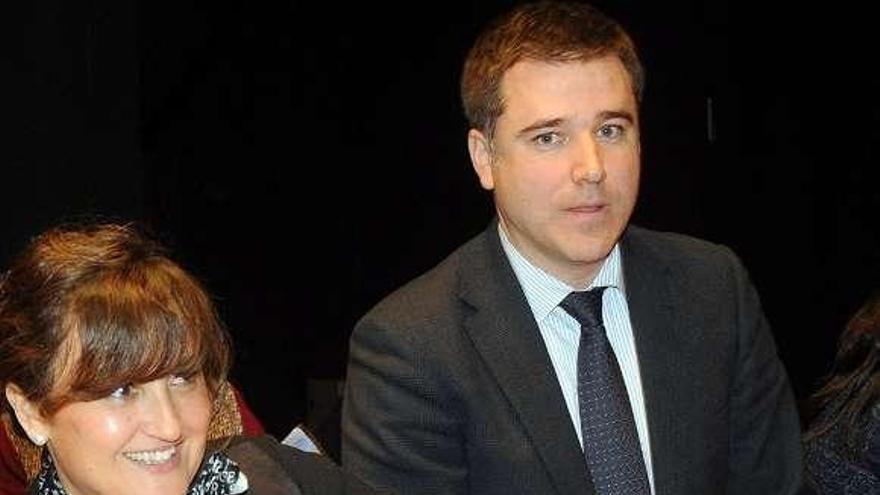 Jacobo Moreira y la edil del PP María José Rodríguez.  // R. Vázquez