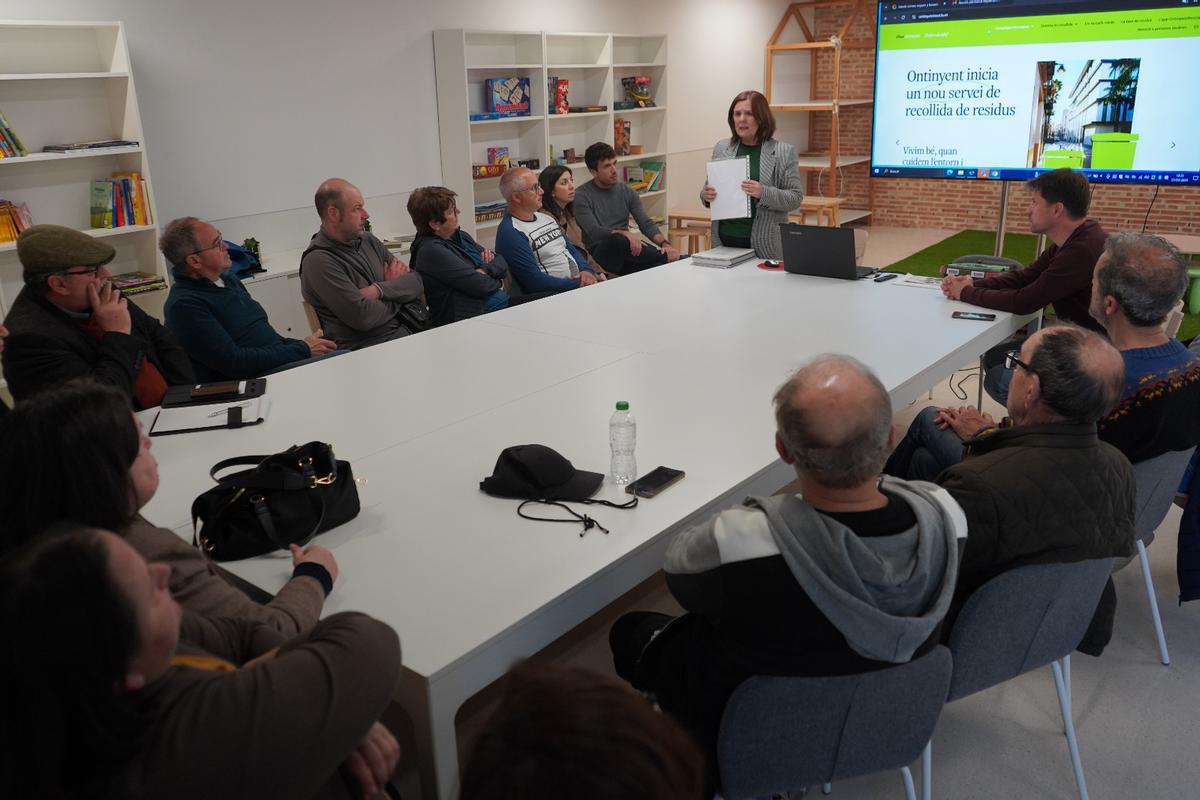 Ontinyent organizará reuniones con las personas mayores para "explicar" el nuevo sistema de recogida de residuos