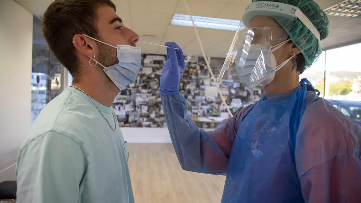 Salud descarta que los hospitales estén saturados pese al repunte de covid en Mallorca
