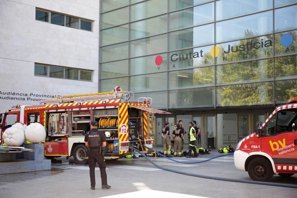 Incendio en la Ciudad de la Justicia de València