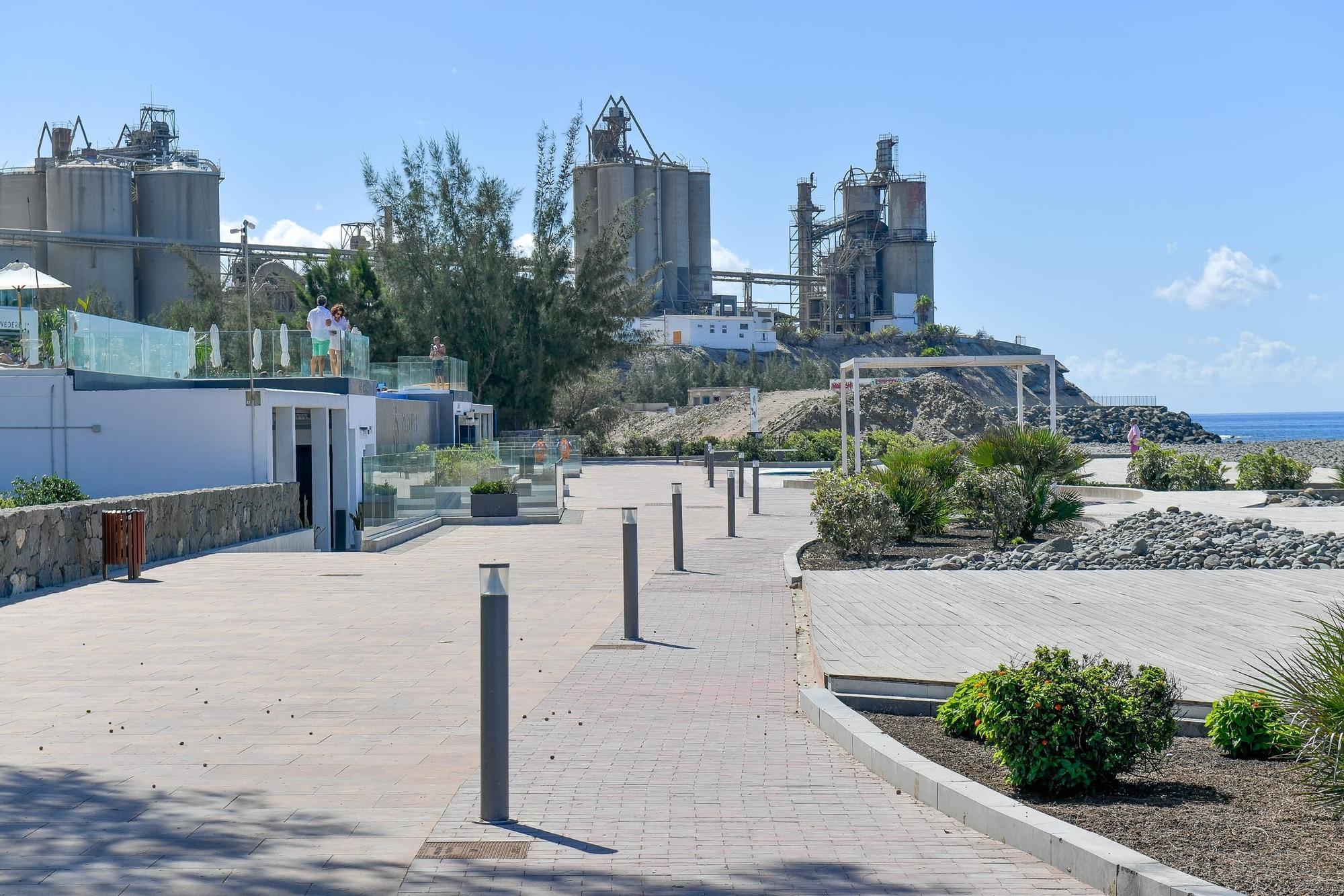 Vecinos de El Pajar: el uso turístico del puerto y la cementera
