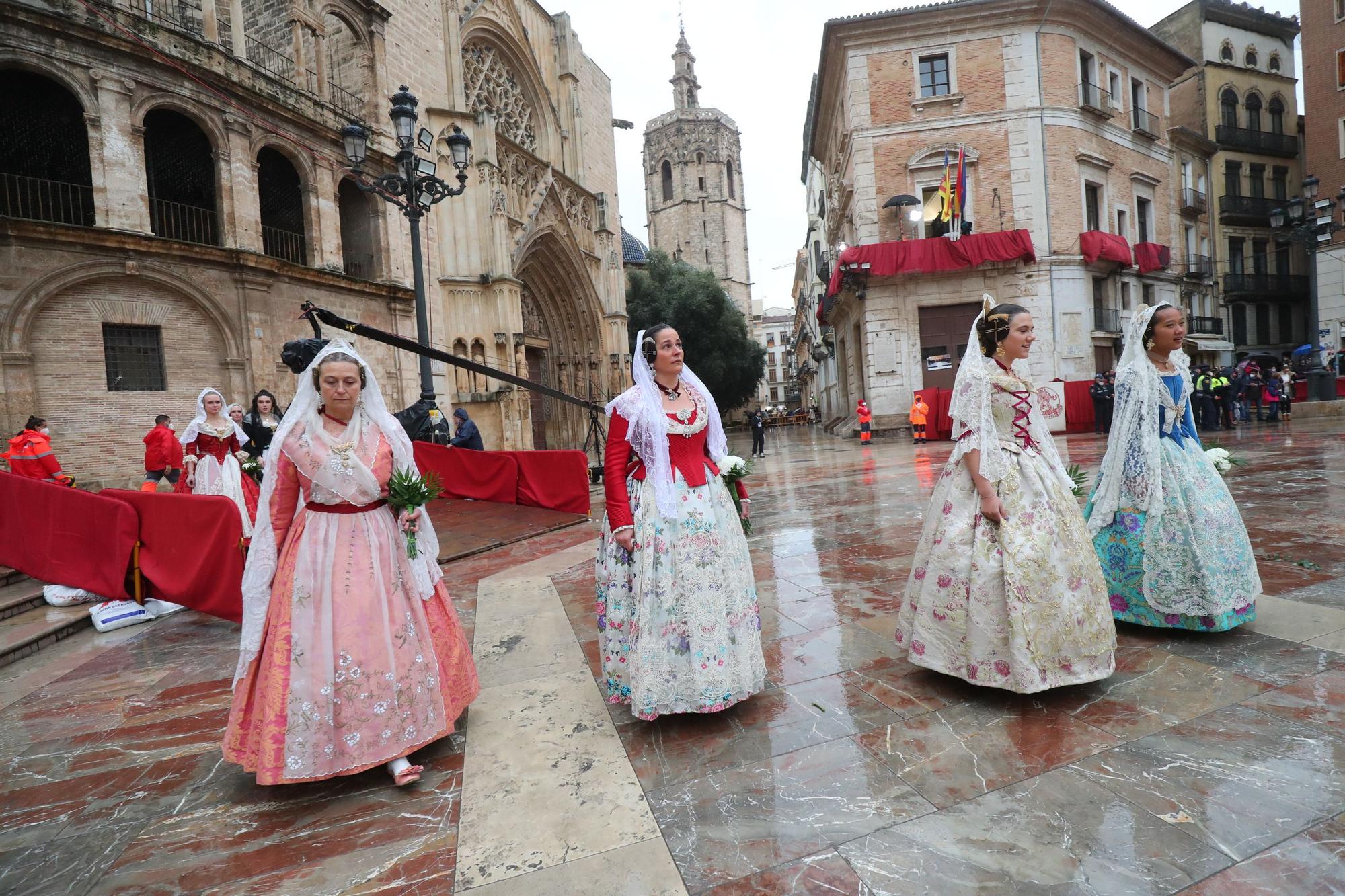 Búscate en el primer día de ofrenda por la calle de la Paz (entre las 17:00 a las 18:00 horas)