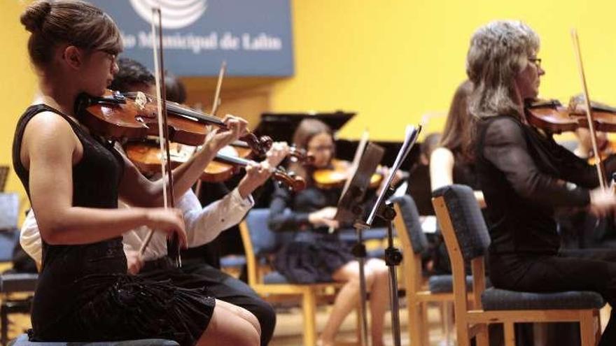 Músicos del Conservatorio durante su actuación ayer en Lalín.