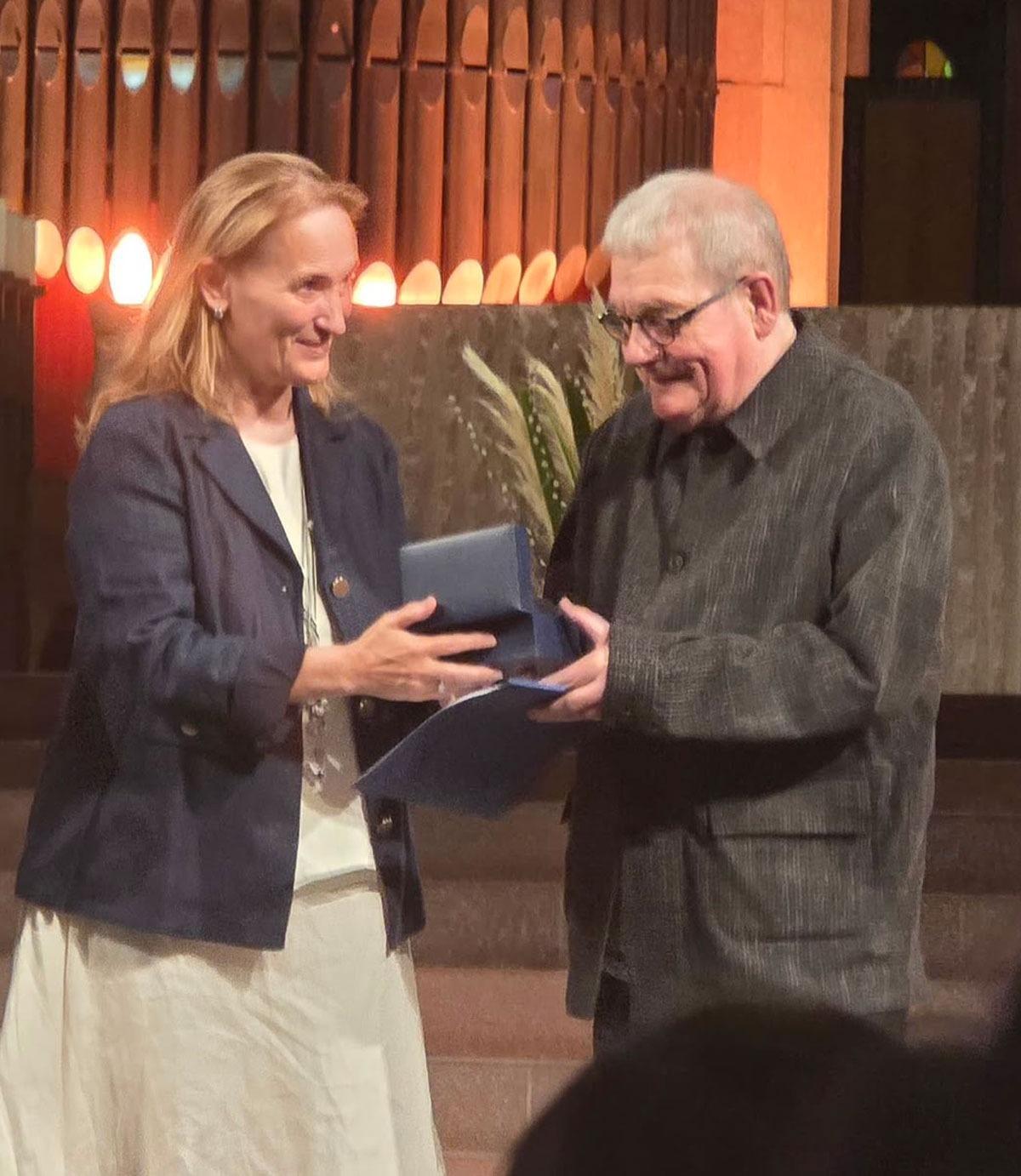 Táboas, en la entrega en la Sagrada Familia de Barcelona de los premios trianuales de la UIA.