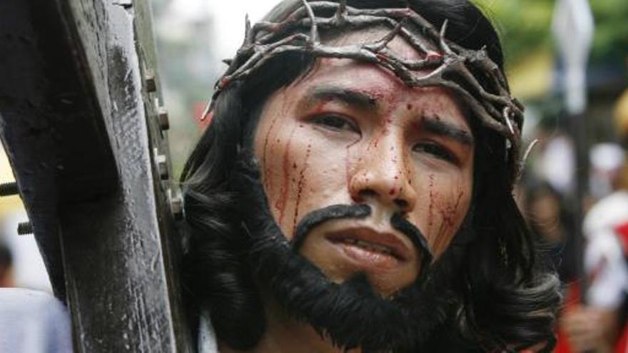 Un hombre que encarna a Jesucristo, durante una recreación de la Pasión de Jesús.