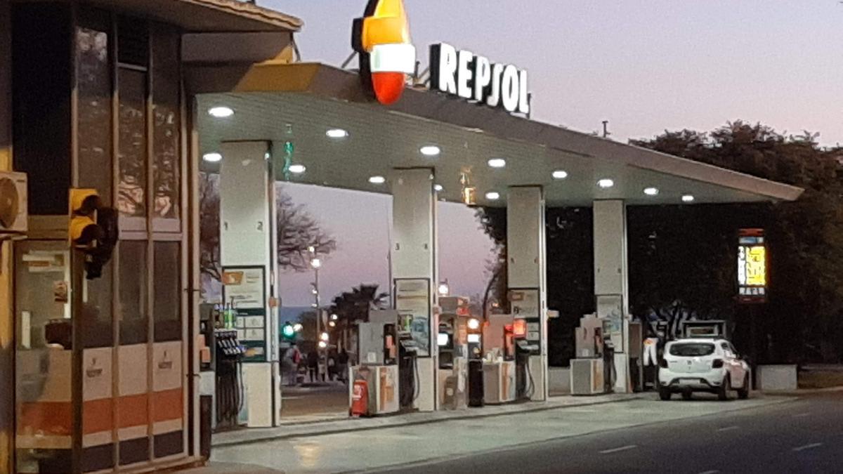 Beliebt, aber ohne Lizenz: Die Tankstelle an den Avenidas in Palma.