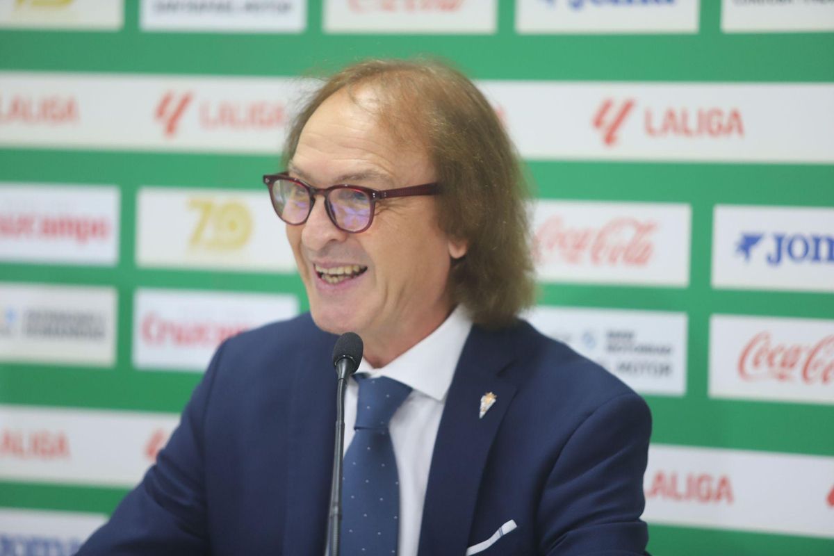 Pedro Campos, en la firma del convenio entre el Córdoba CF y la Asociación de Veteranos.