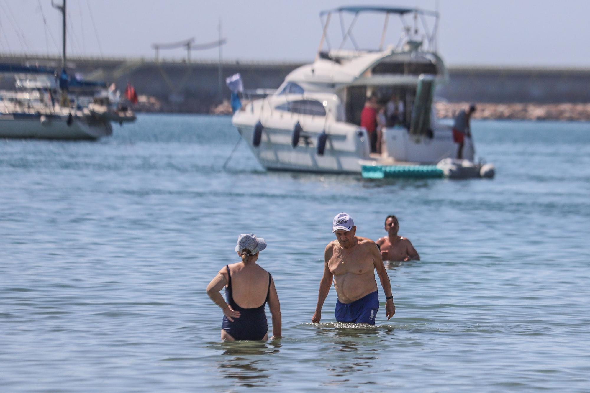 La Generalitat se desentiende de la seguridad en la playa del Acequión de Torrevieja