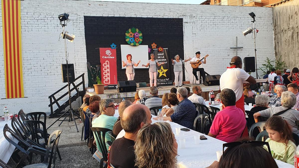 El sopar solidari de Càritas enuna edició anterior