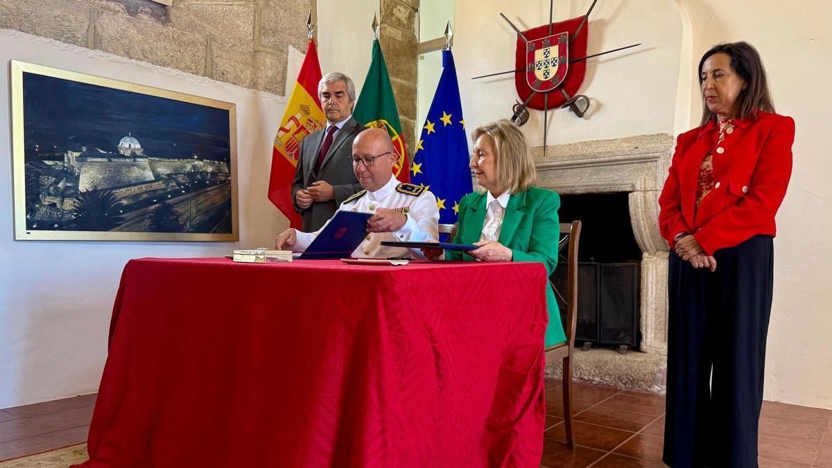 Firma del memorando de entendimiento entre España y Portugal para la compra de Vamtac a Urovesa