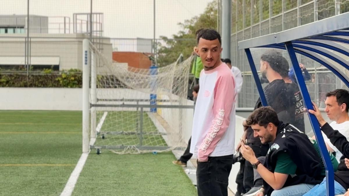 Moha, primo y amigo de Lamine, improvisado 'scout' durante las pruebas