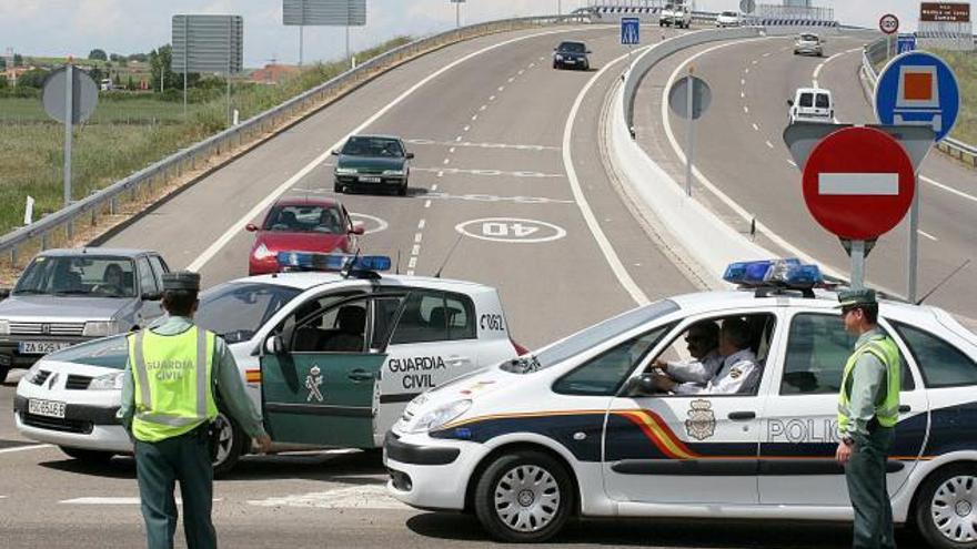 Un control conjunto de Guardia Civil y Policía Nacional tras un atraco en Zamora.