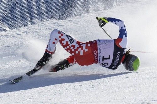 Caída del esquiador checo Ondrej Bank en el Mundial de esquí