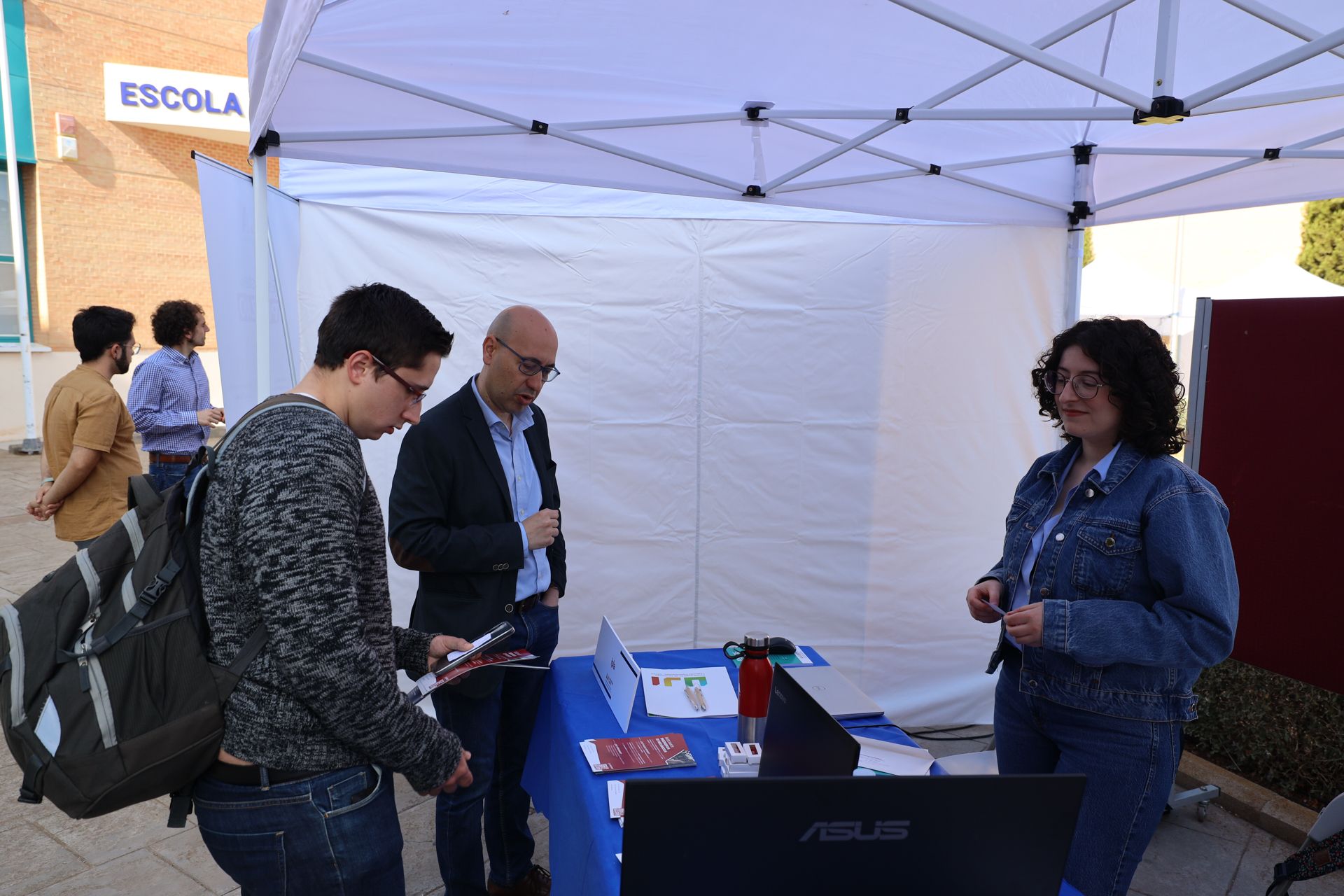 Más de mil universitarios aspiran a un empleo en la industria 5.0 de Castellón. Así ha sido la Feria de Empresas de la UJI.