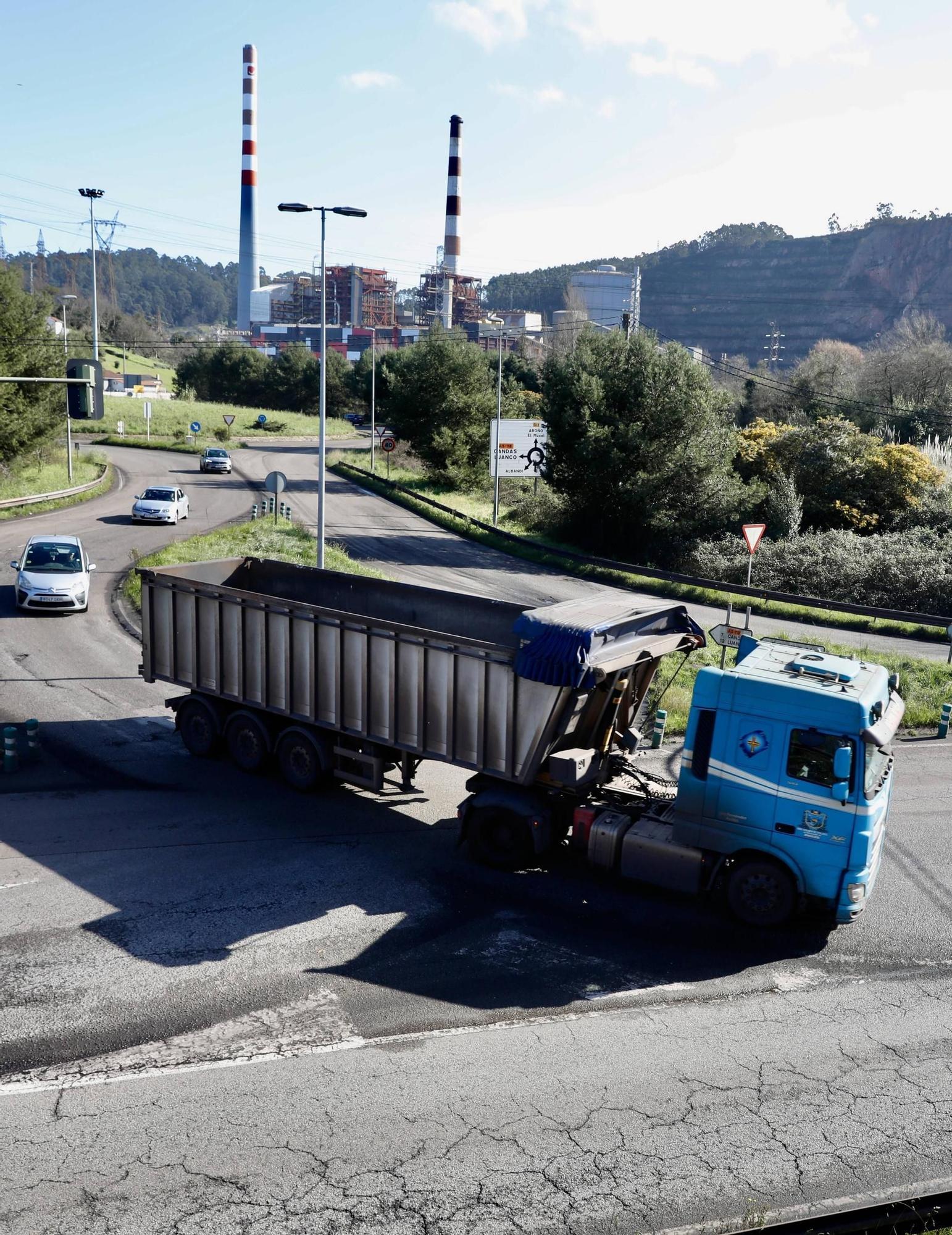 Aplausos y enfado en las dos bocas del túnel de Aboño: así ven en Gijón y Carreño el plan para sacar los camiones de La Calzada (en imágenes)