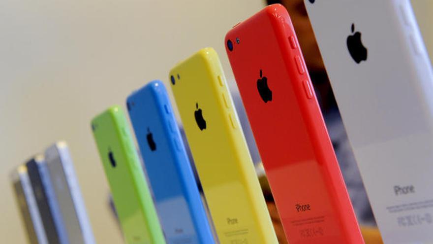 Varios teléfonos iPhone 5C.