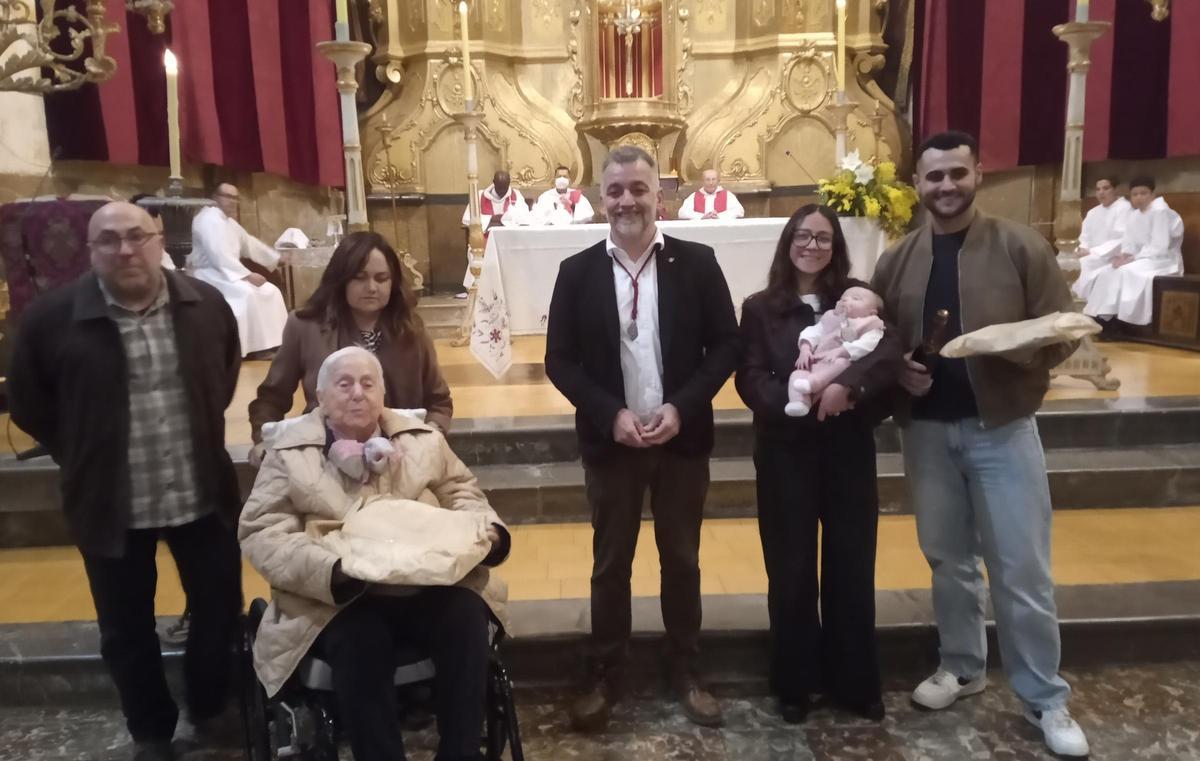 Homenaje a la vecina más joven y a la más mayor de Sencelles.