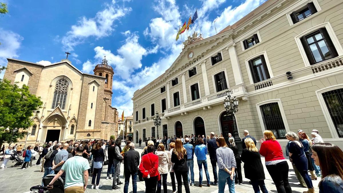 Minuto de silencio en la plaza Sant Roc, Sabadell, en memoria de Toni Espadas