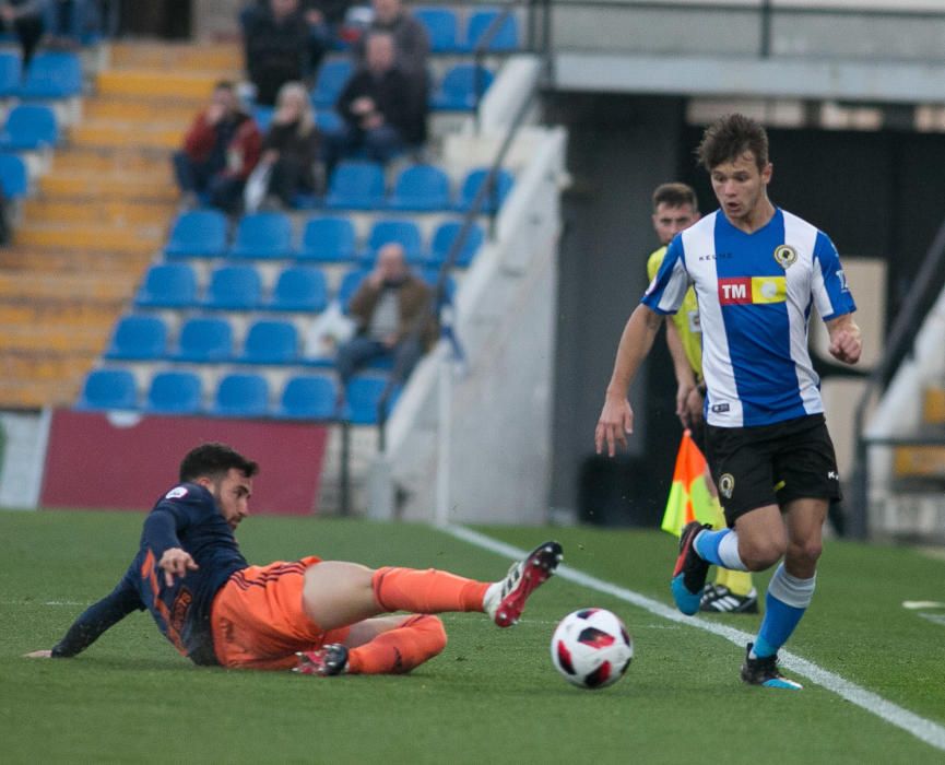 El Hércules remonta al Mestalla con goles de Pablo Íñiguez y Carlos Martínez