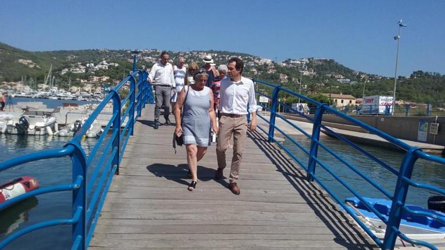Bürgermeisterin Rouarch und Verkehrsminister Pons auf der wieder geöffneten Brücke.