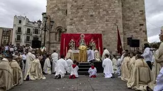 Traslado procesional de la Virgen de la Concha la víspera del Corpus Christi