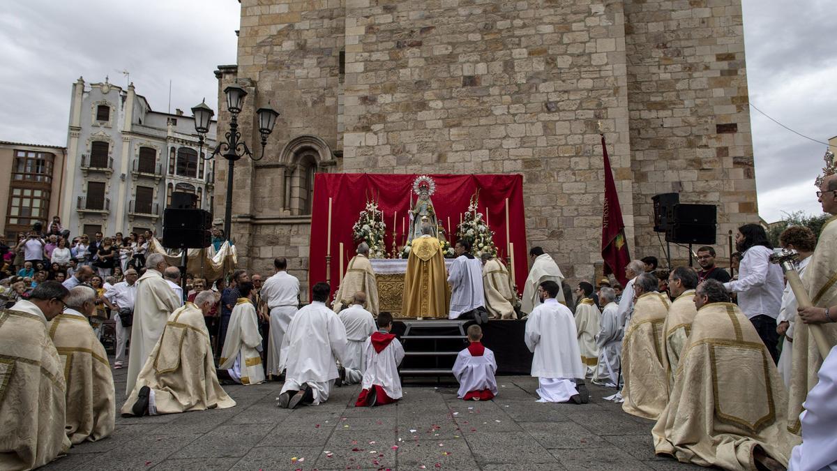 Altar de la Virgen de la Concha en la Plaza Mayor durante el Corpus