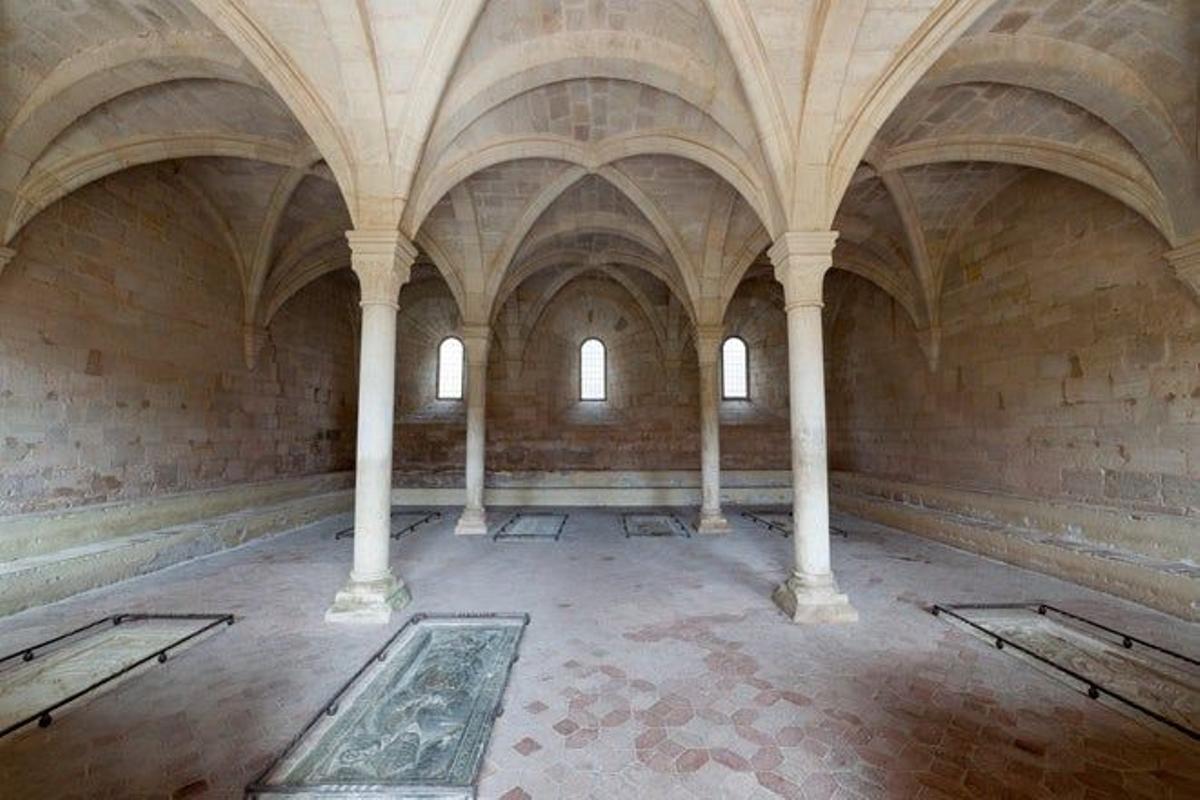 Tumbas medievales en el monasterio de Santes Creus.